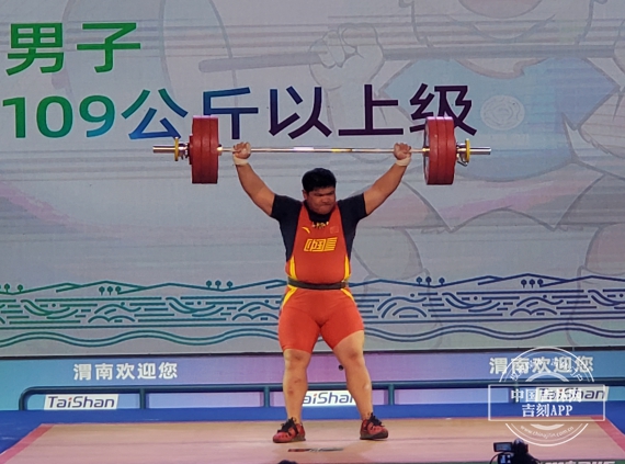 捷克游泳选手保利切克成功获得铜牌
