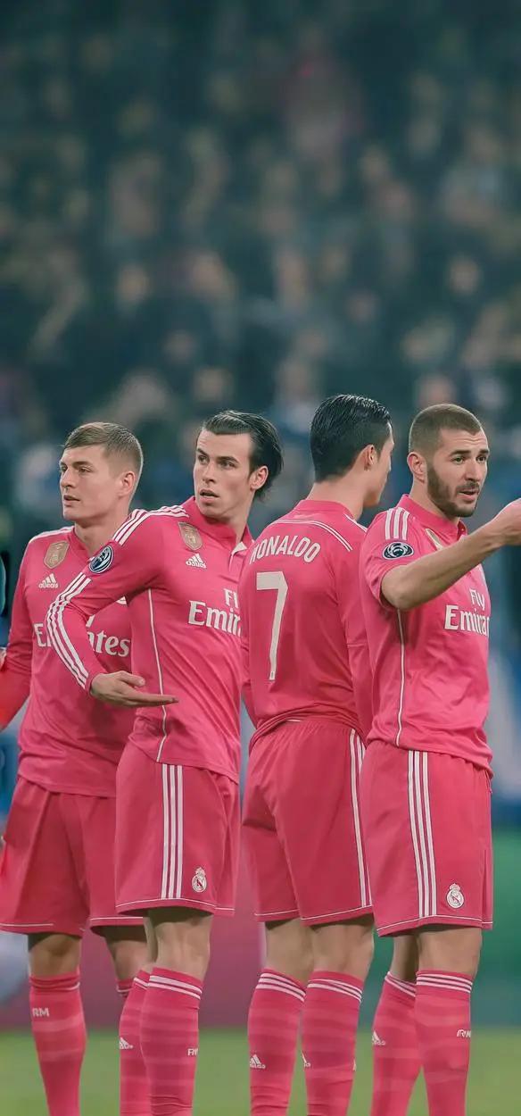 FB体育平台-风暴来袭，国际足坛激情上演