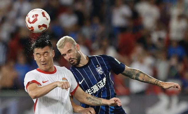 FB体育官网-青岛海牛遭遇连败,保级形势岌岌可危