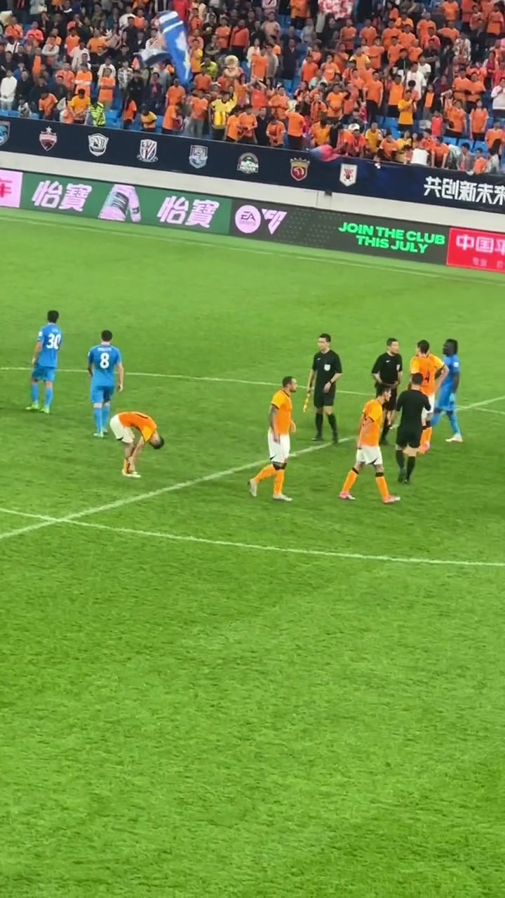 FB体育官网-青岛海牛遭遇连败,保级形势岌岌可危