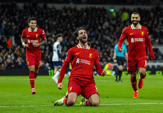 FB体育-利物浦vs热刺欧冠资格之争点燃安菲尔德