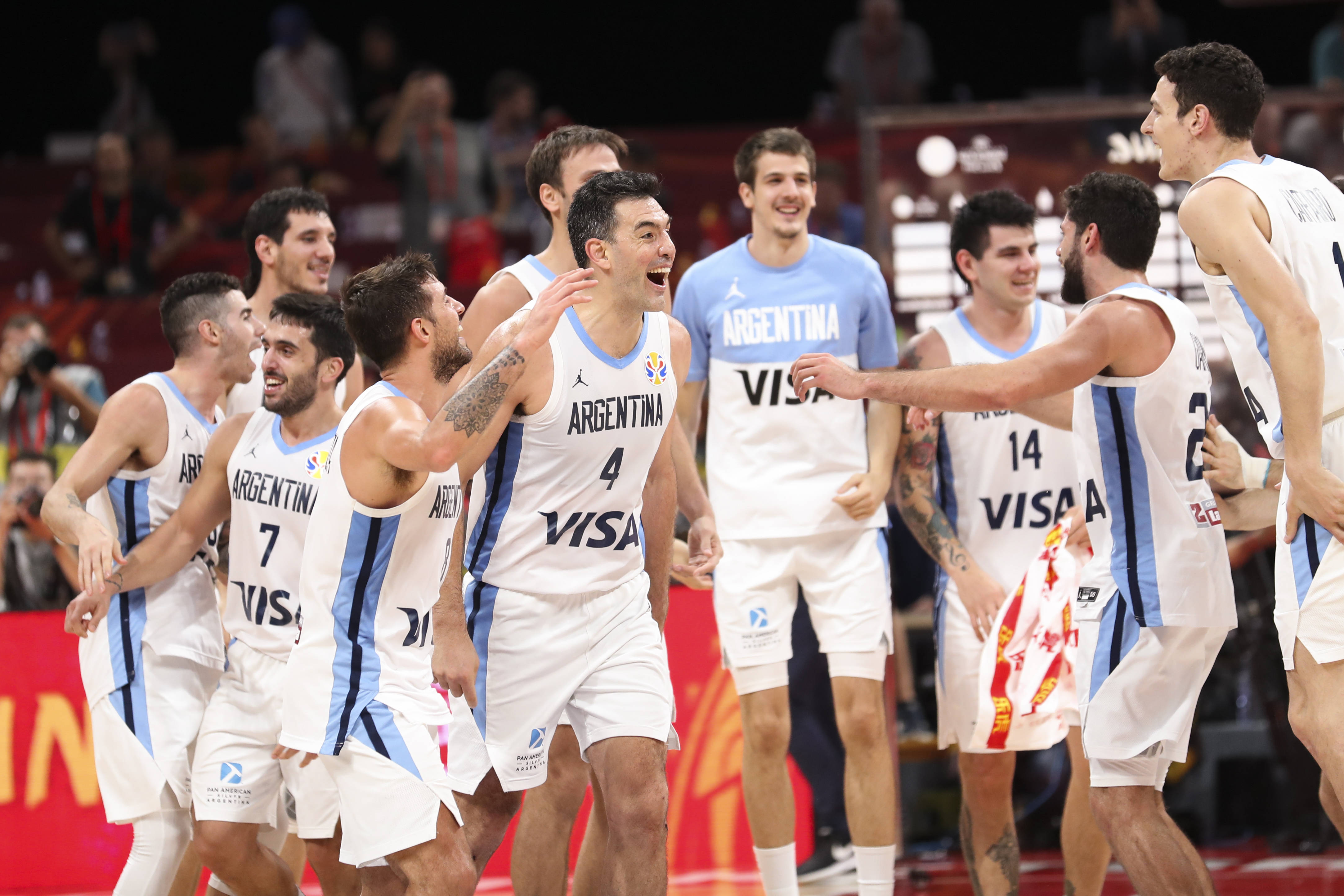 FB体育官网-欧预赛比赛备战关键时刻，各队球员全力备战冲刺胜利