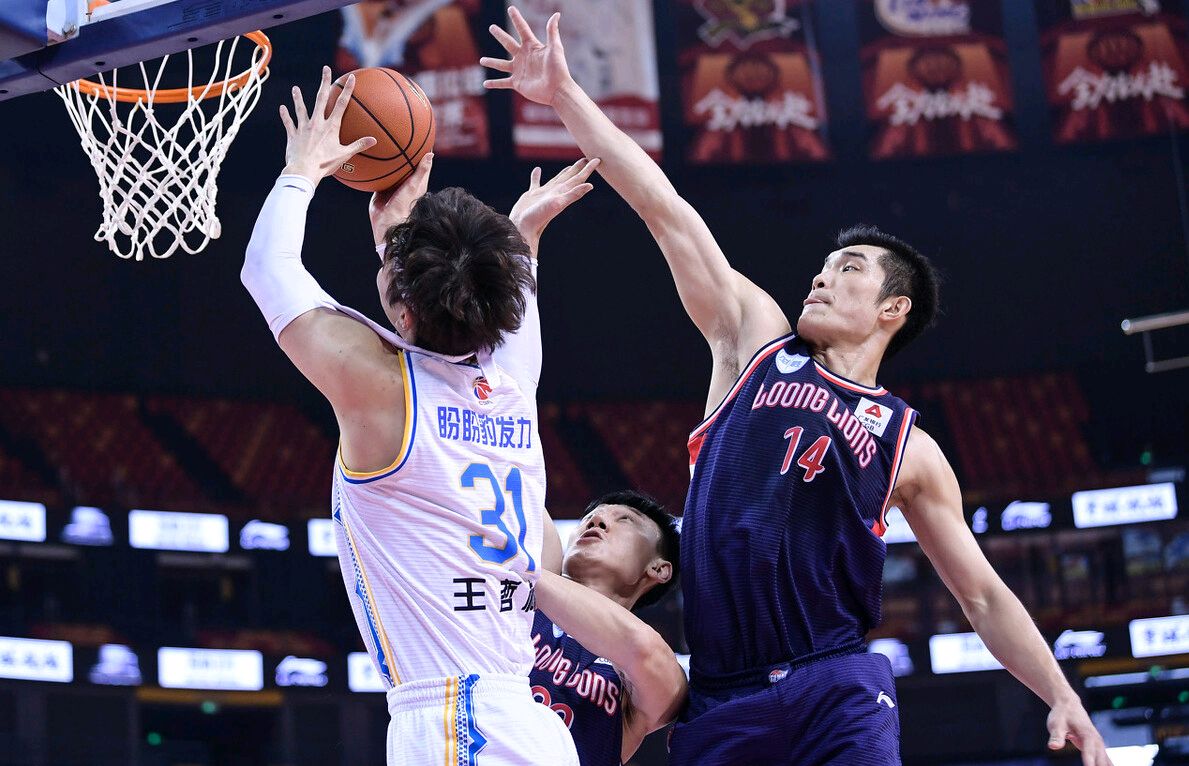 FB体育官网-强队与劲旅交手，一场胜负难分的对决