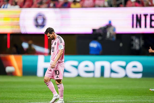 FB体育平台-巴黎圣日耳曼主场大胜，梅西梅开二度助球队轻取尤文图斯