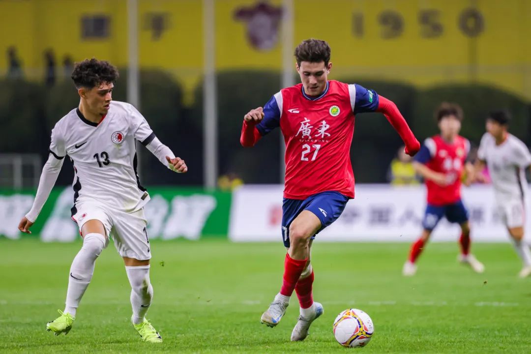 FB体育官网-深圳市足球俱乐部客场战平成都谢菲联，保持不败