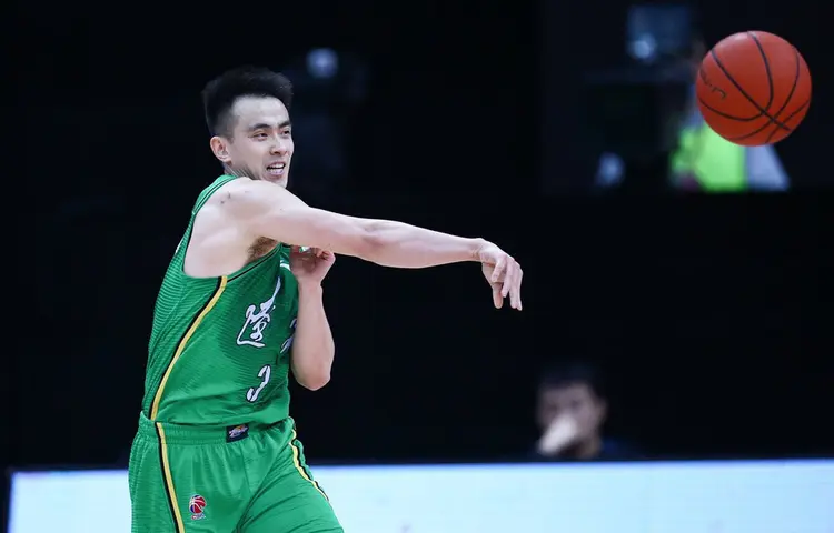 FB体育-湖北主场力挫上海豪取五连胜冲击西部前四