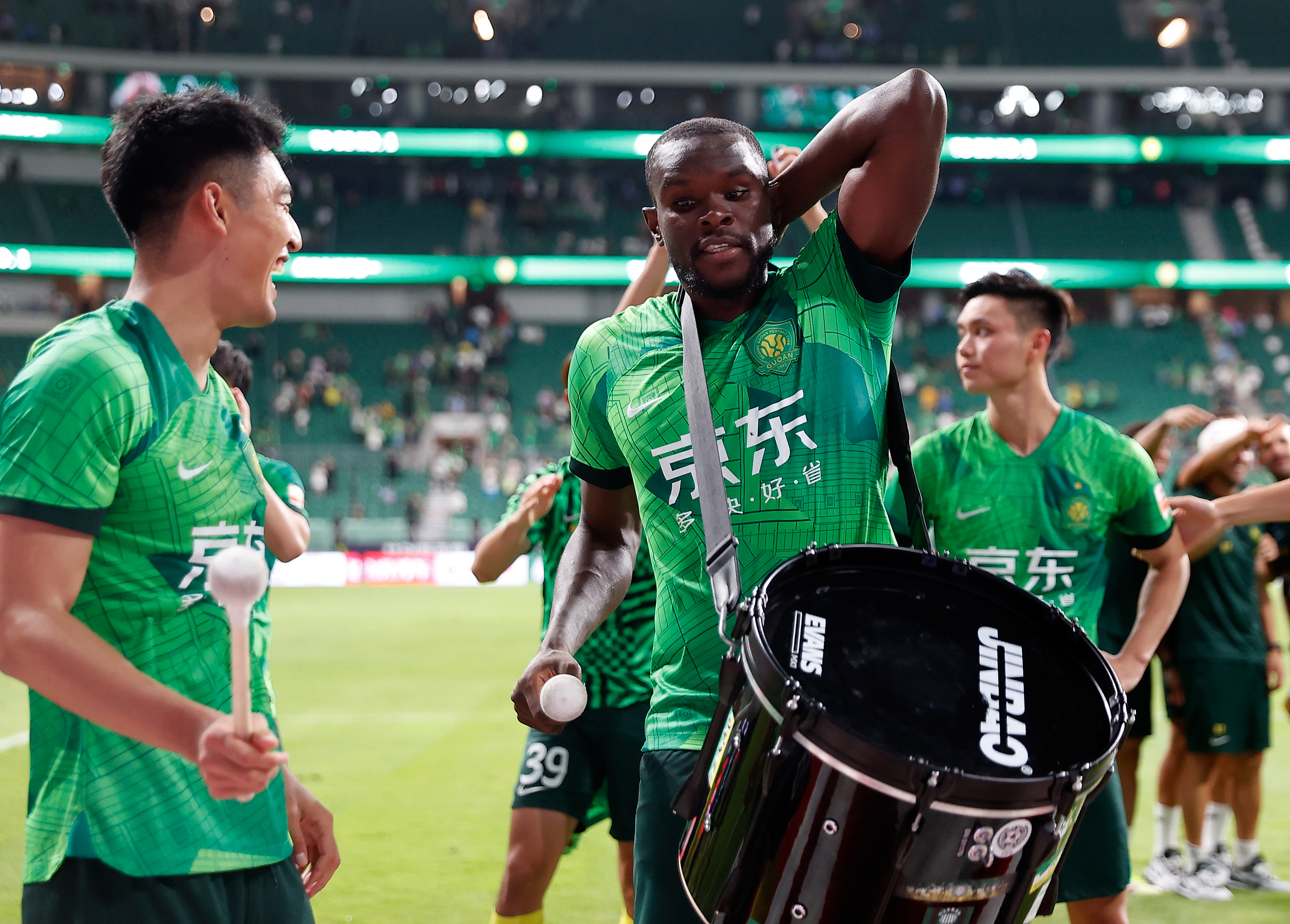 FB体育官网-北京中赫国安外援发挥出色，助球队取胜