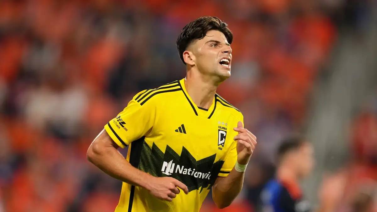 FB体育平台-球场一役，掀起惊天巨浪，双方势均力敌