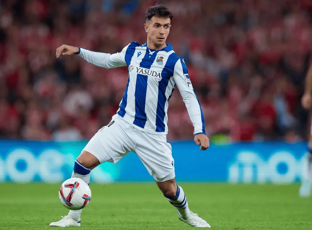 FB体育-英超新秀博阿森发挥亮眼，球队表现稳定