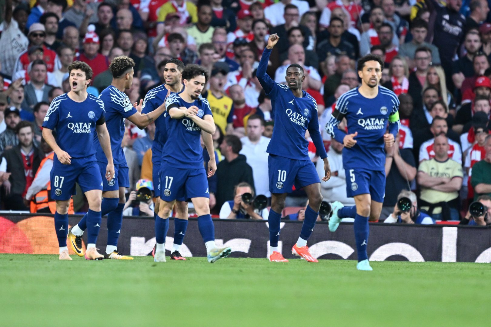 FB体育平台-巴黎大将出战，欧冠半决赛高潮迭起