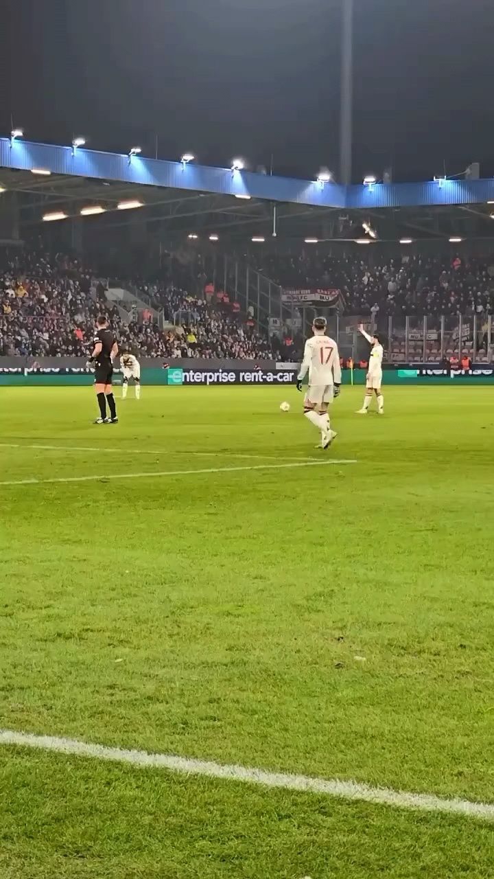 FB体育官方网站-曼联逆转胜利，领跑者震惊全场