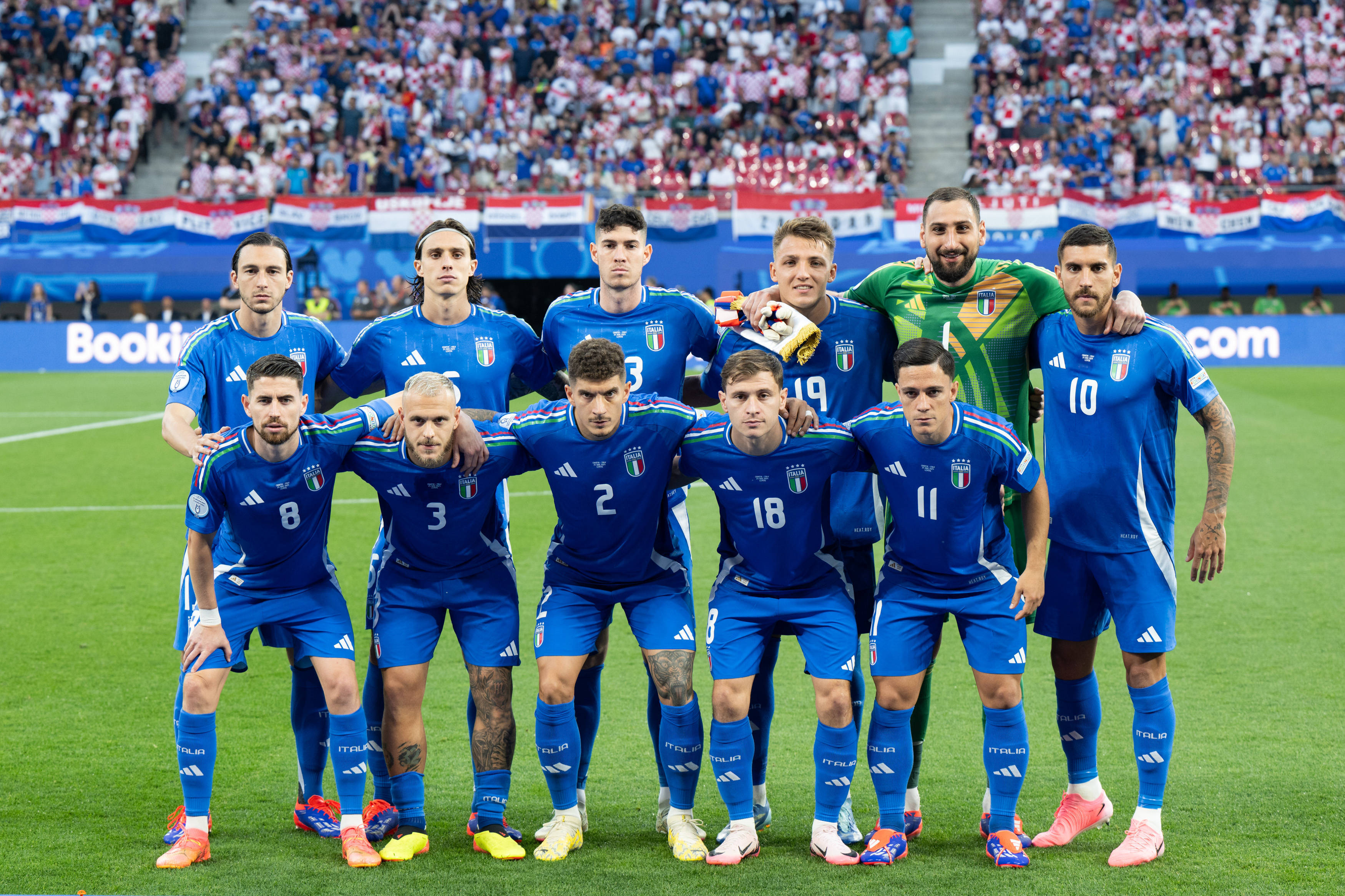 FB体育-克罗地亚队实现胜利，晋级欧洲杯预选赛半决赛