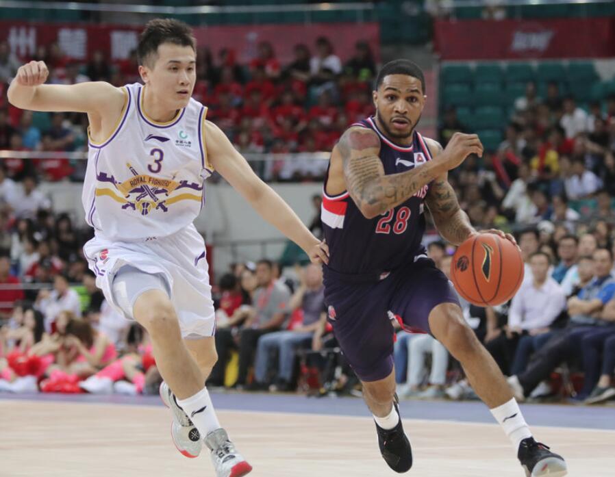 FB体育官方网站-狼队外援表现抢眼，球队前路一片光明