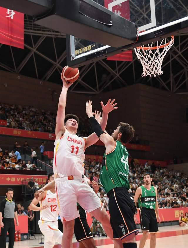 FB体育官方网站-湖北男篮客场击败对手，喜迎胜利