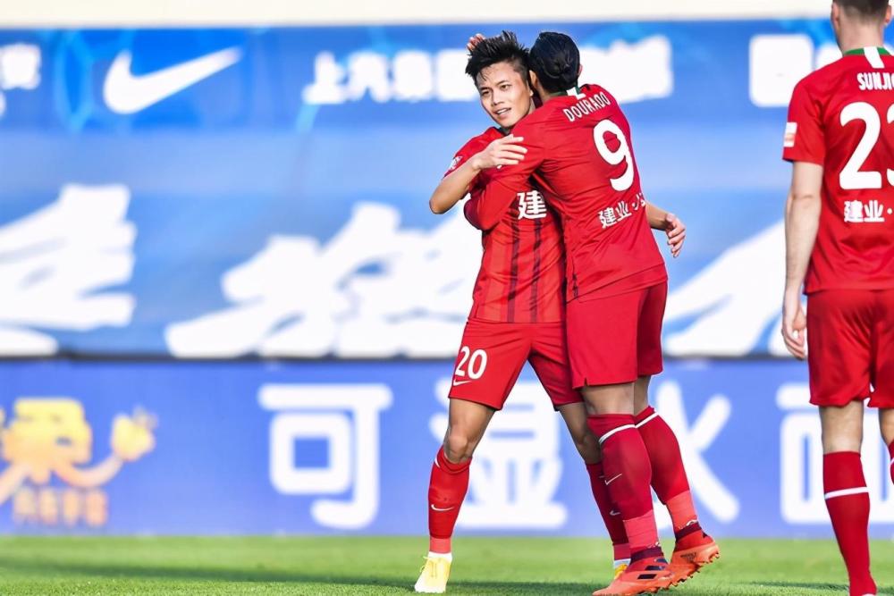 FB体育官网-天津泰达客场不敌河南建业，遭遇连败