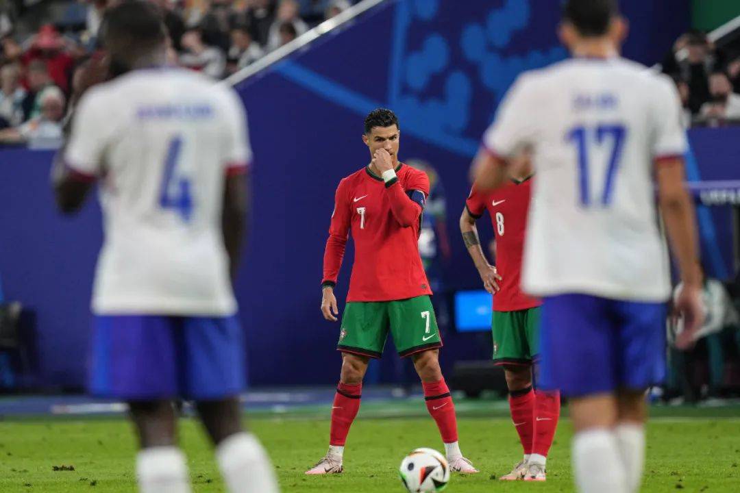 FB体育官方网站-葡萄牙队惊险逆转，成功晋级欧锦赛半决赛