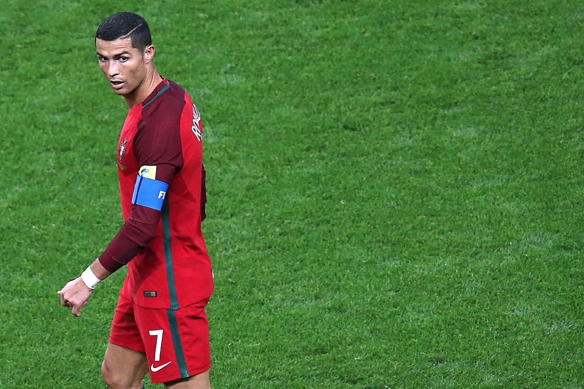 FB体育-罗纳尔多再献绝杀，球队晋级