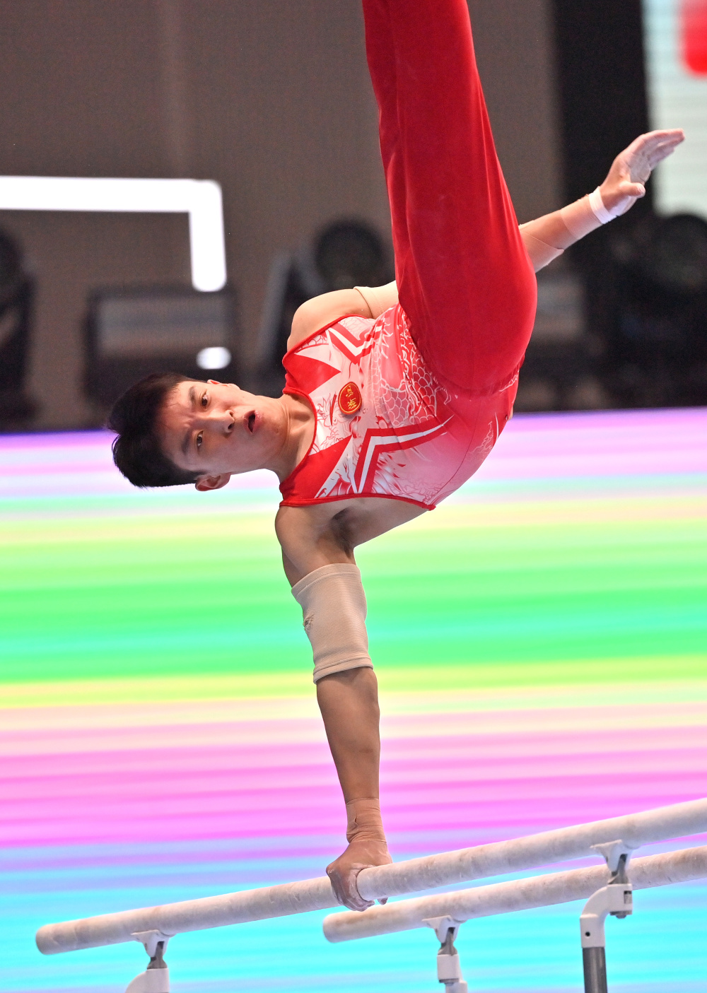 FB体育官方网站-体操男子团体决赛，中国队获得亚军