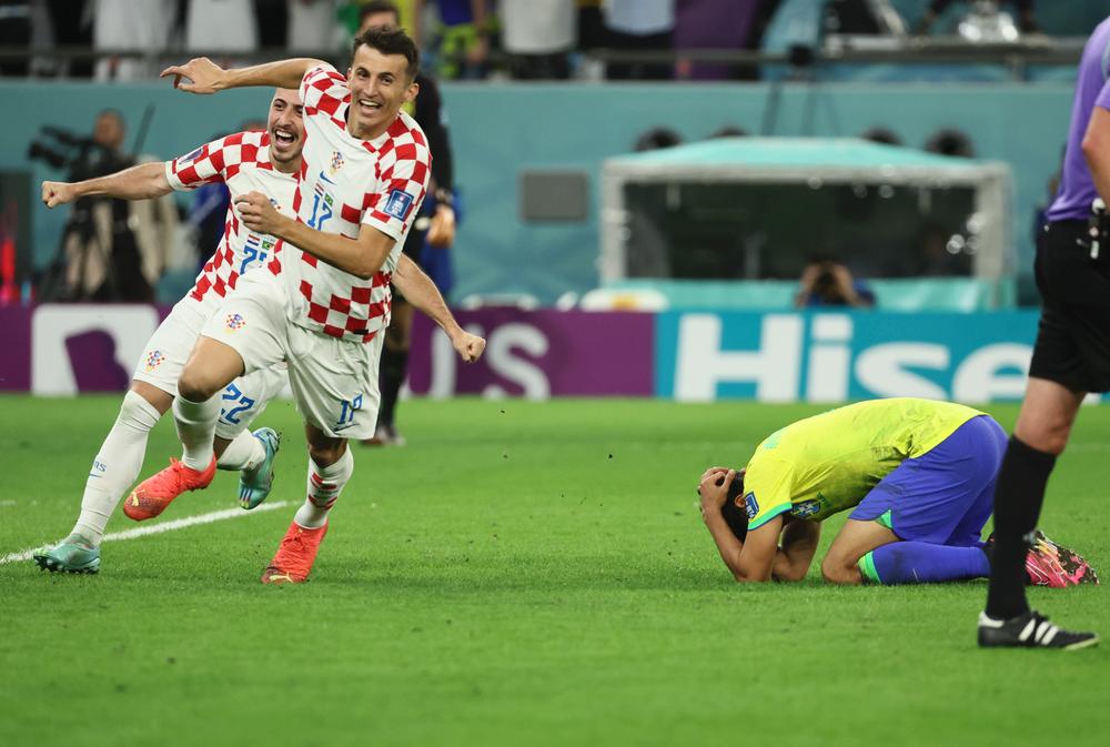 FB体育平台-巴西队在比赛中大胜，晋级半决赛