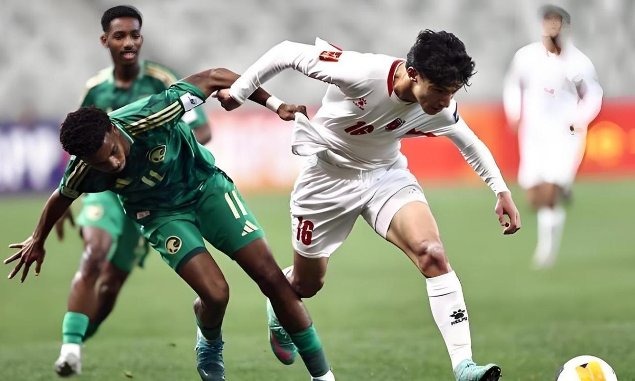 FB体育-胜败在旦夕，西部队球员全力以赴