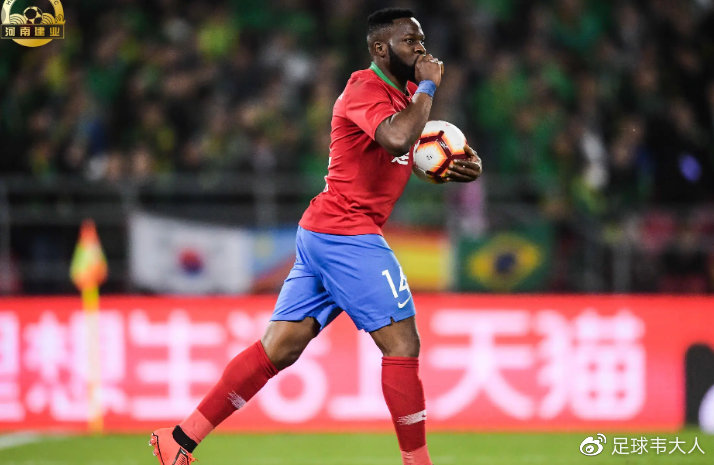 FB体育平台-河南建业客场爆冷战胜江苏苏宁，重返联赛第一