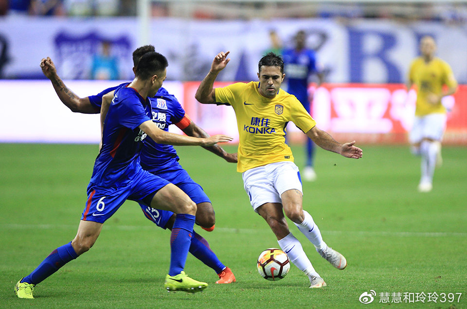 FB体育平台-河南建业客场爆冷战胜江苏苏宁，重返联赛第一