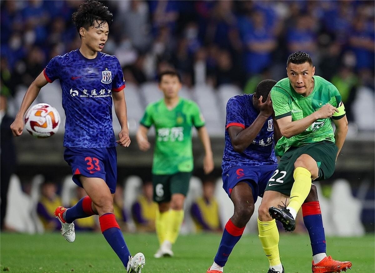 FB体育官方网站-国安客场1:0战胜申花，取得关键的胜利