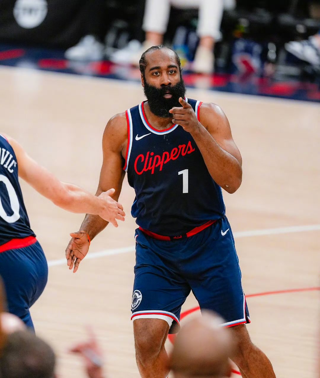 FB体育官方网站-开拓者客场逆转掘金，麦科勒姆末节发威