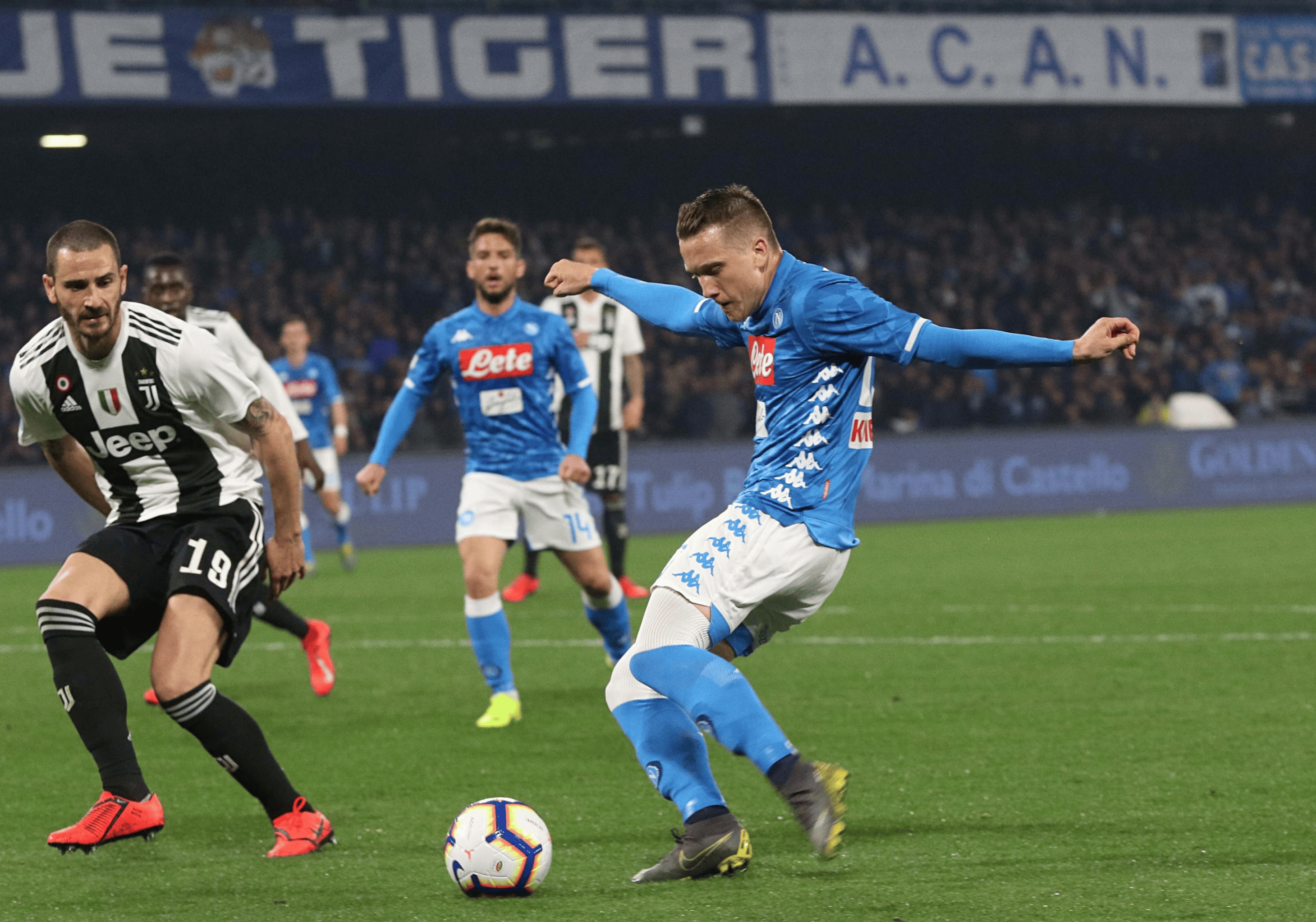 FB体育-尤文图斯再次表现出色,积分榜第二领先追赶者