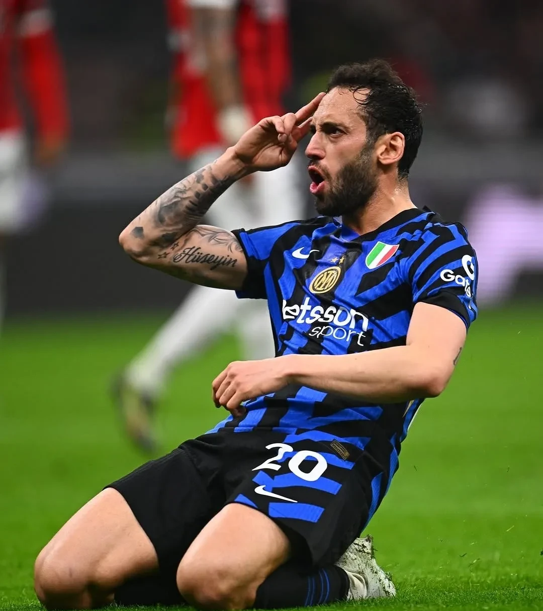 FB体育官网-那不勒斯客场击败国际米兰，取得关键胜利