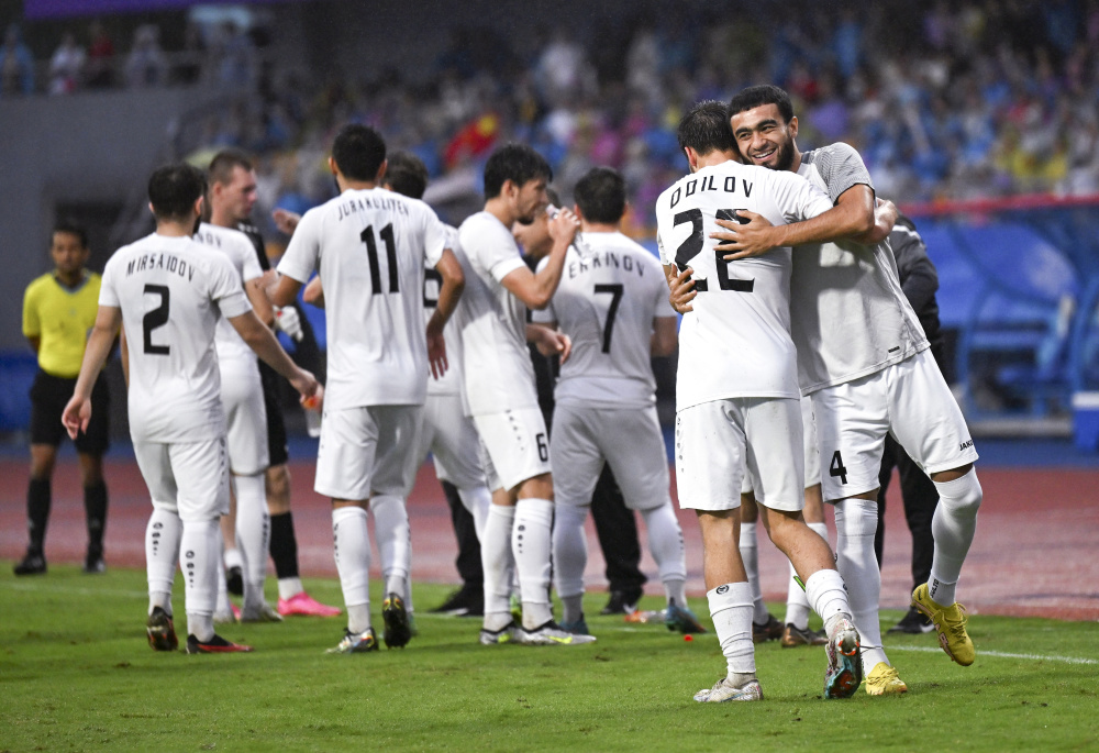 FB体育官网-乌兹别克斯坦球队失利，晋级压力骤增