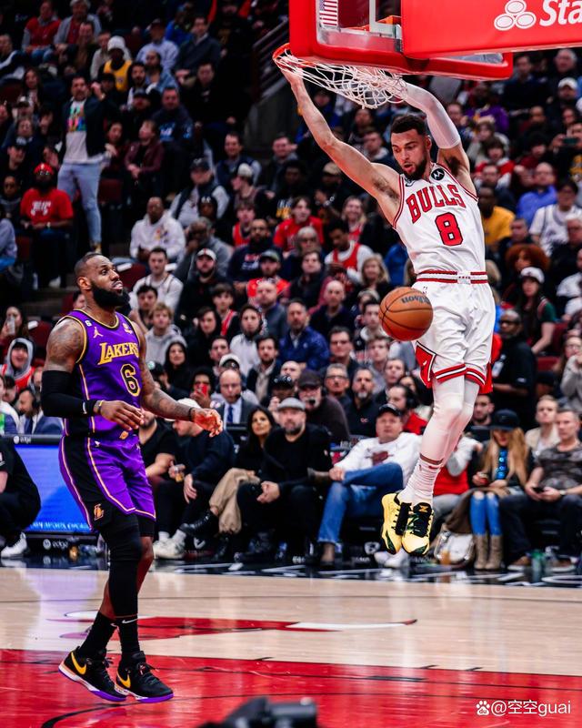 FB体育官方网站-公牛神射手轰下50+得分,破队史记录