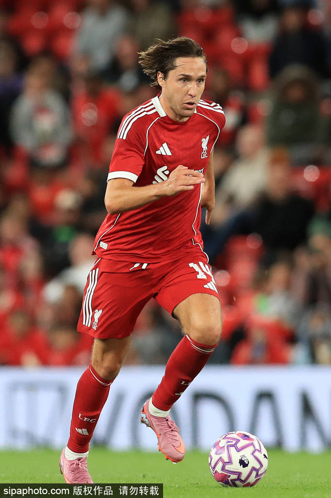 FB体育平台-利物浦队员受伤状况引发担忧