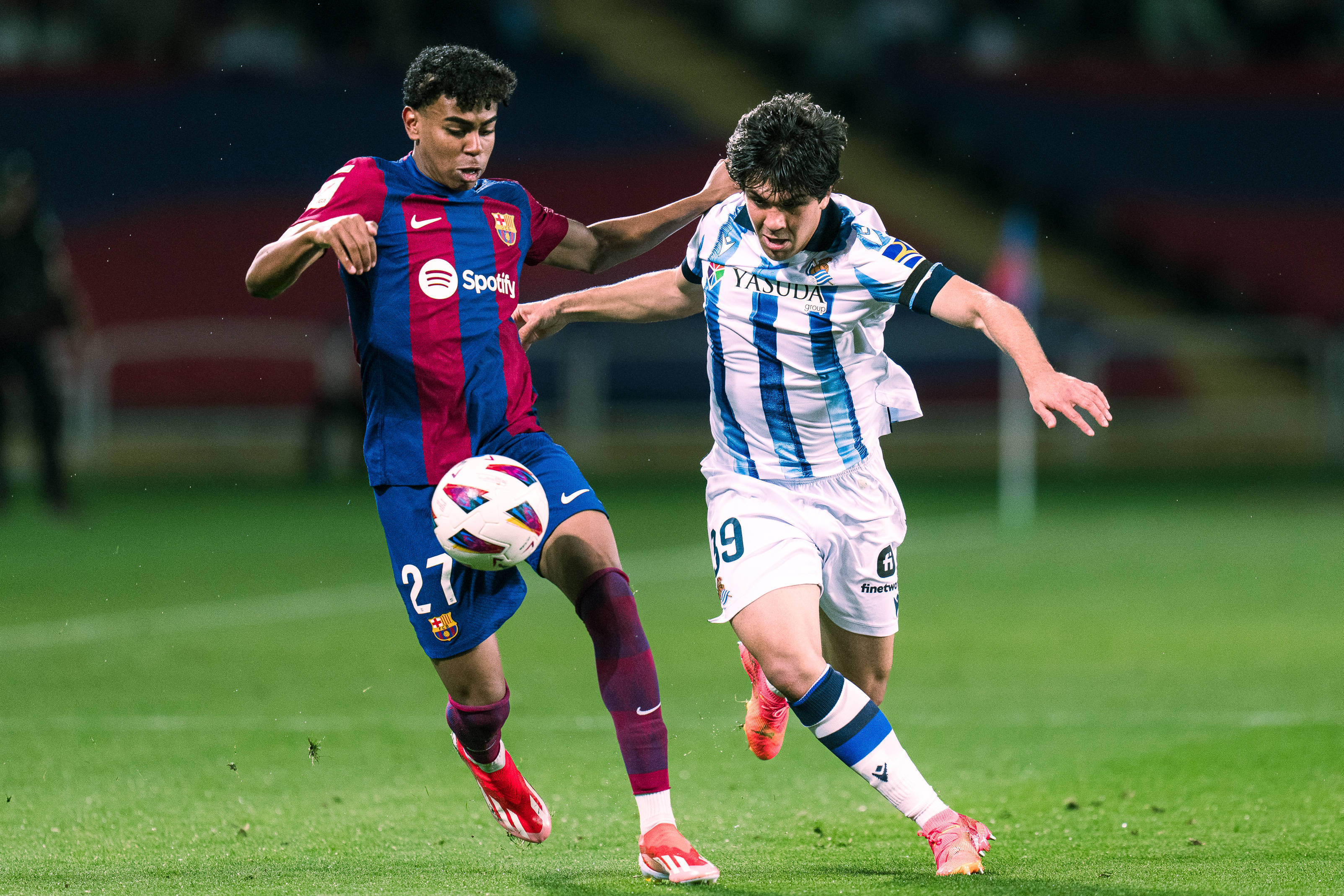 FB体育-佛罗伦萨主场失球,球队战术遭受质疑