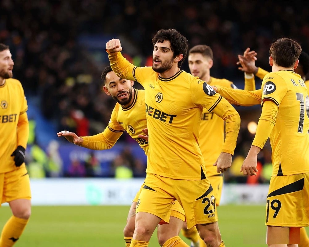 FB体育官方网站-狼队主场逼平伯恩利,保持不败势头