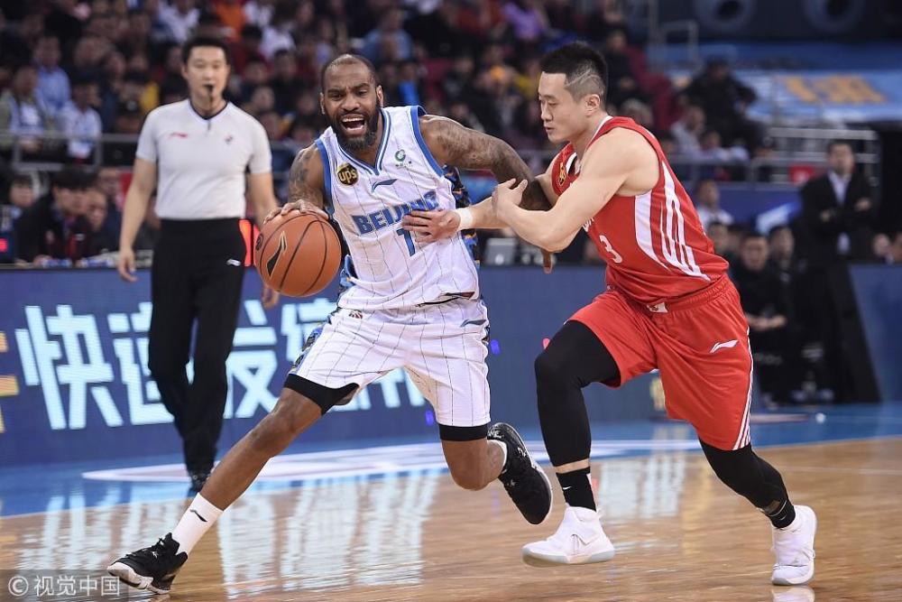 FB体育官网-季后赛资格赛场决战厮杀激烈