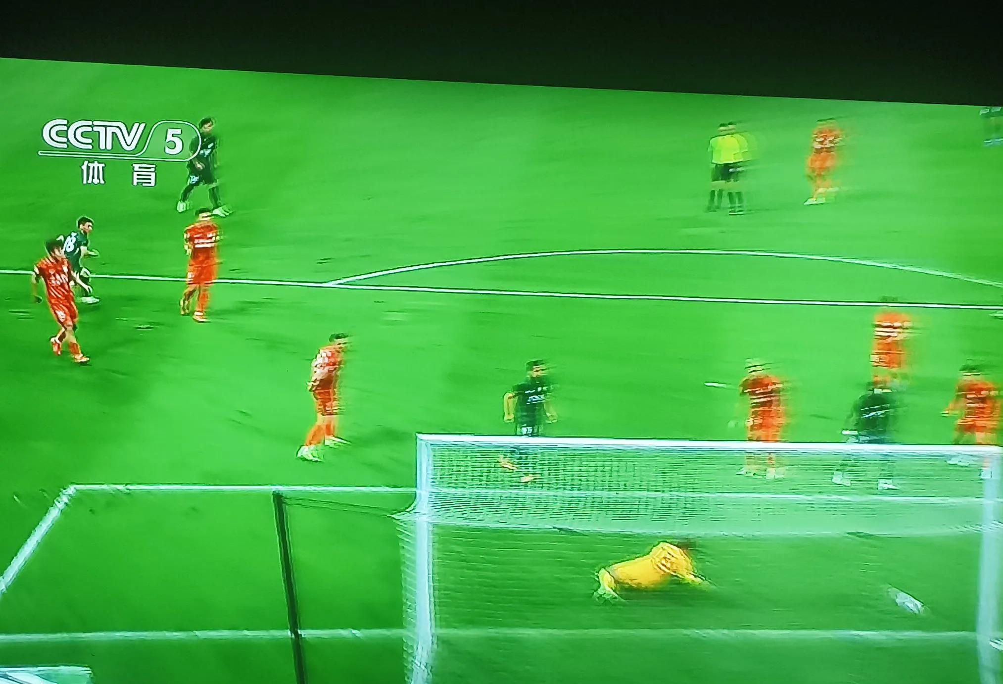 FB体育平台-中超战局纷繁复杂,国内强队交织较量