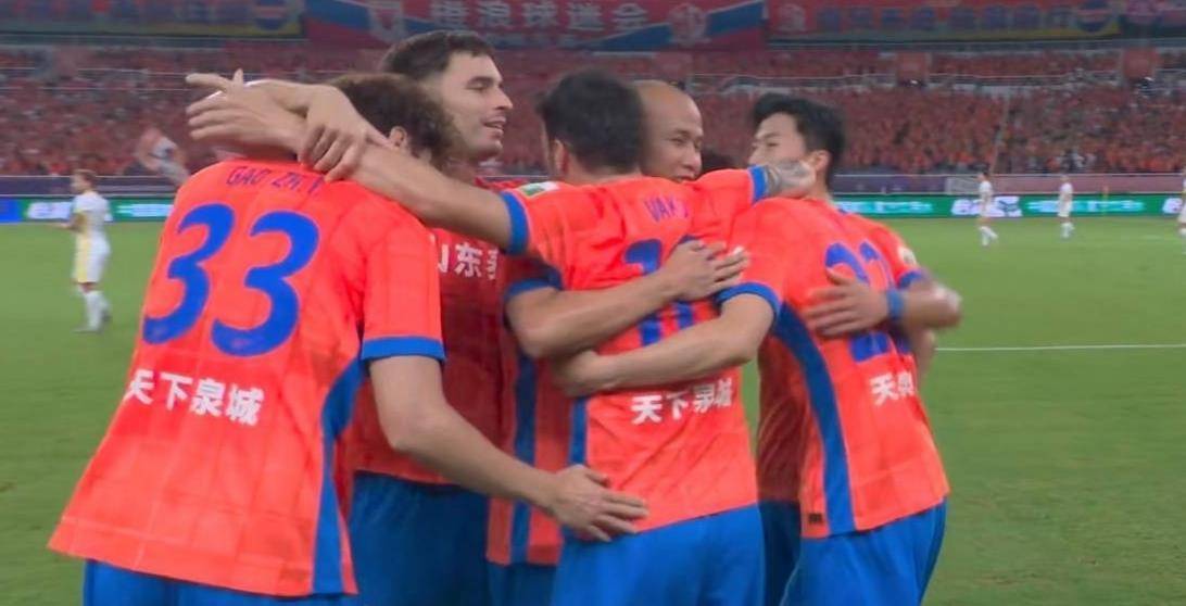 FB体育平台-中超战局纷繁复杂,国内强队交织较量