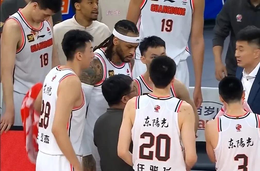 FB体育官网-上海男篮客场绝杀,险胜广东队